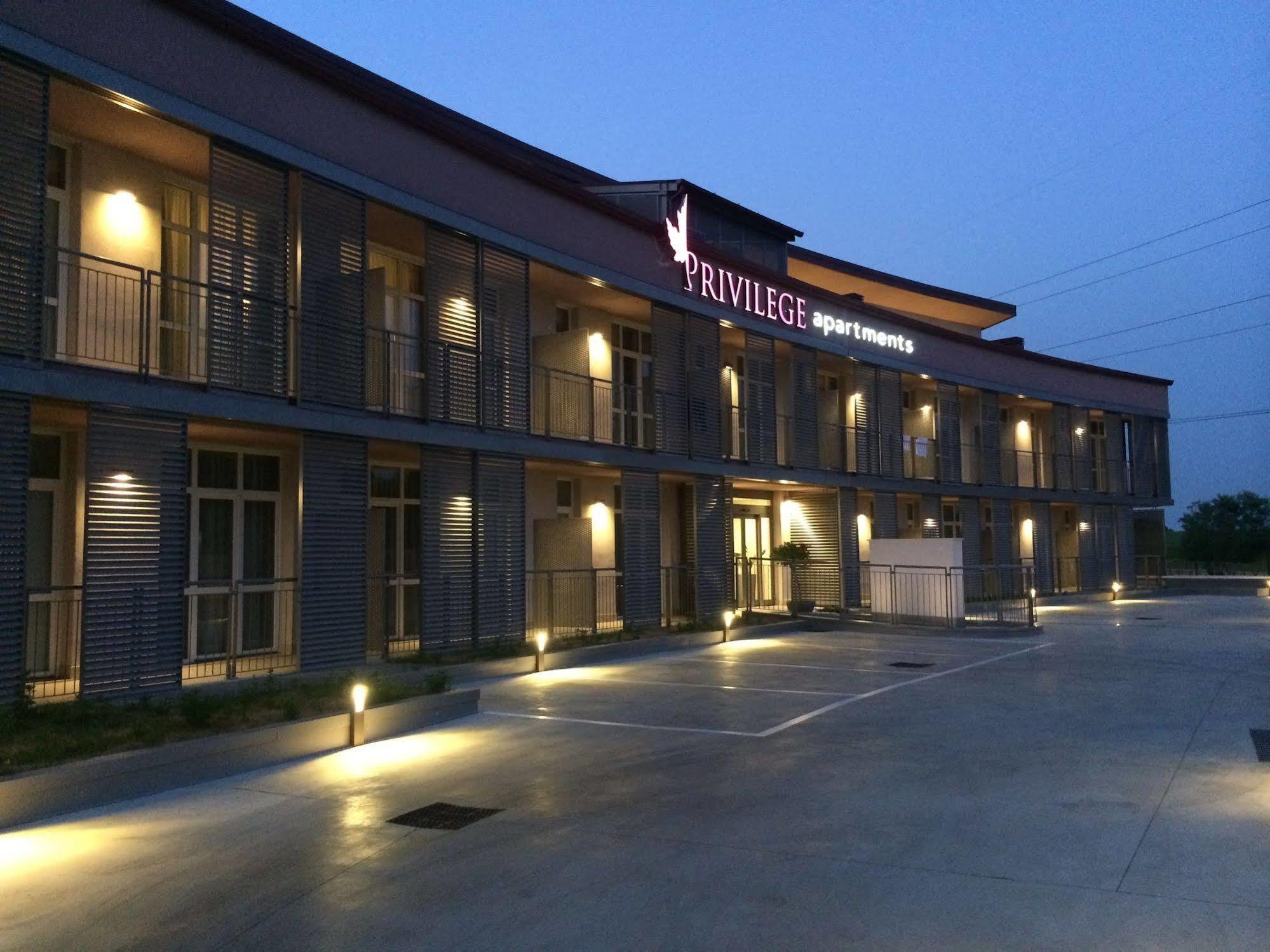 Privilege Apartments Вімеркате Екстер'єр фото